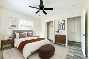 1010 N Orange Grove Ave in West Hollywood, CA - Building Photo