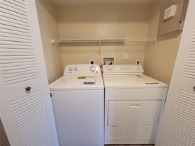 4155 N Haverhill Rd in West Palm Beach, FL - Building Photo