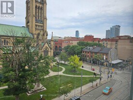 92 King St E in Toronto, ON - Building Photo