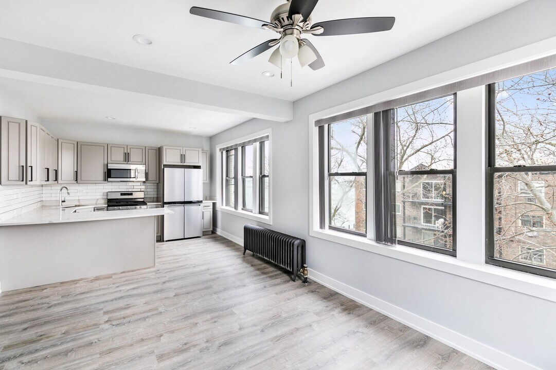 1304 W Birchwood Ave, Unit 3 in Chicago, IL - Building Photo