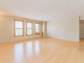 137 Peterborough St, Unit 5E in Boston, MA - Foto de edificio - Building Photo