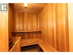 1381 CAMBRIDGE Rd in West Vancouver, BC - Building Photo - Building Photo