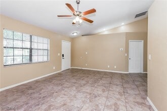 18359 Hawthorne Rd in Ft. Myers, FL - Building Photo - Building Photo