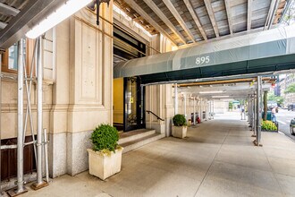895 W End Ave in New York, NY - Building Photo - Building Photo