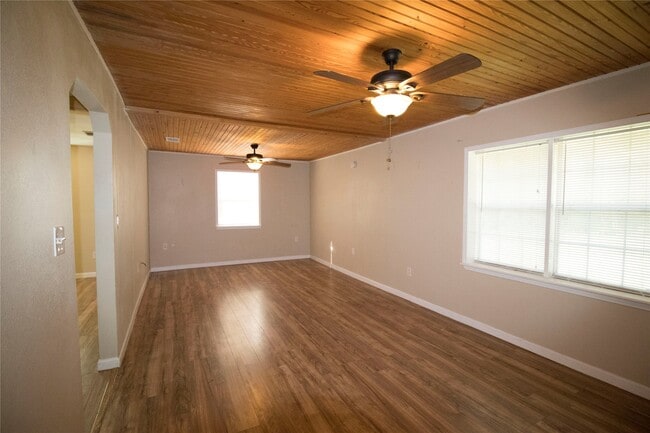 property at 20 White Oak Dr