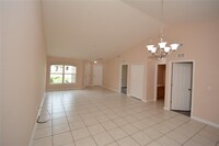 42 Louisburg Ln in Palm Coast, FL - Foto de edificio - Building Photo