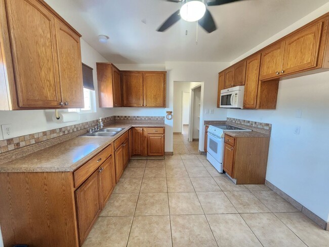 75627 Joshua Dr in Twentynine Palms, CA - Building Photo - Building Photo