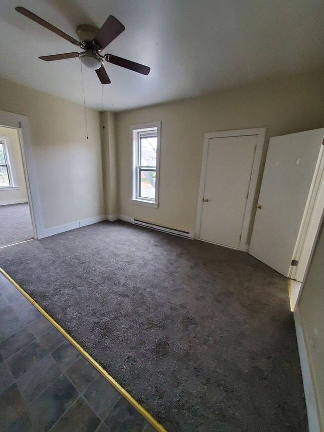 19 E State St in Hartford, WI - Building Photo - Building Photo