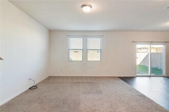 113 Woodpecker Run in Jarrell, TX - Building Photo - Building Photo
