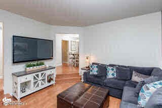 8933 Lakehurst Dr in Anchorage, AK - Building Photo - Building Photo