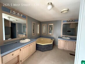 2625 S West St in Wichita, KS - Building Photo - Building Photo