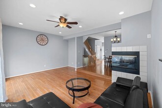 2478 Wheat Meadow Cir, Unit Primary in Herndon, VA - Building Photo - Building Photo