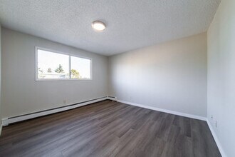 Meadowview Apartments in Edmonton, AB - Building Photo - Floor Plan