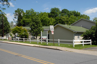 53 Lenox Ave in East Stroudsburg, PA - Building Photo - Building Photo