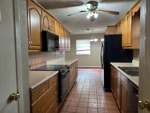 1206 Pembrook Dr in Waco, TX - Building Photo - Building Photo