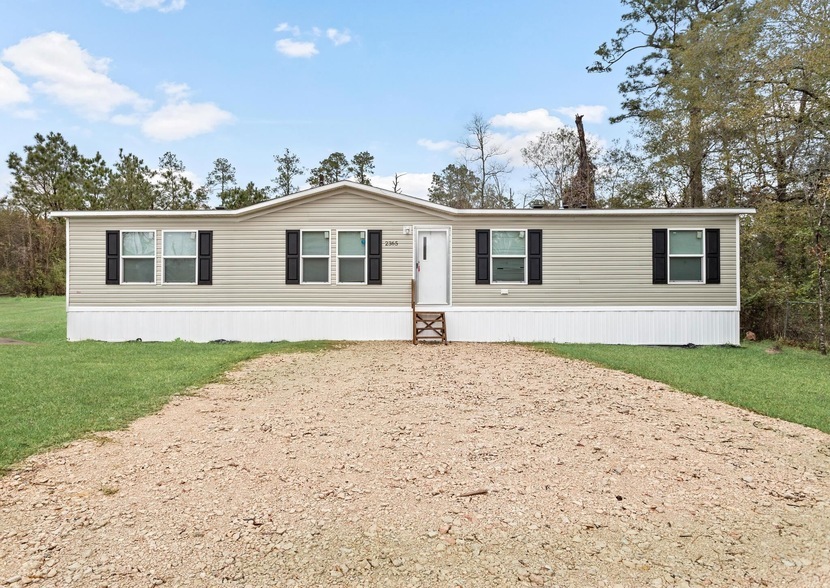 2365 Barbara St in Orange, TX - Building Photo