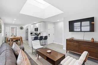 225 Hancock Ave in Jersey City, NJ - Building Photo - Building Photo