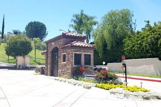 24819 Calle Cedro in Calabasas, CA - Building Photo - Building Photo