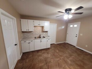 391 Putnam Pike, Unit C in Killingly, CT - Foto de edificio - Building Photo