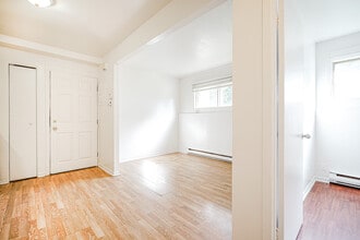 444 Rue Moreau in St-Eustache, QC - Building Photo - Building Photo