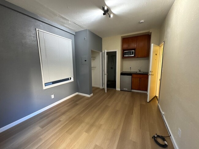 Claridge Apartments in Oakland, CA - Building Photo - Building Photo