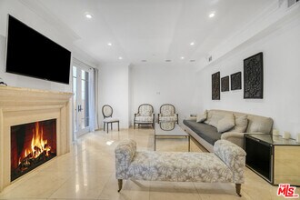 208 S Lasky Dr in Beverly Hills, CA - Building Photo - Building Photo