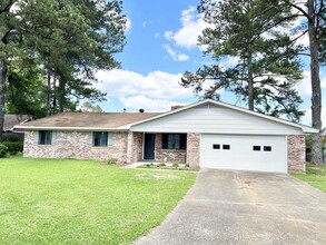 3412 Camellia Cir in Columbus, MS - Building Photo - Building Photo