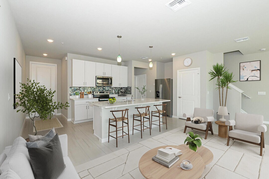 373 Salisbury Cir in Fort Pierce, FL - Building Photo