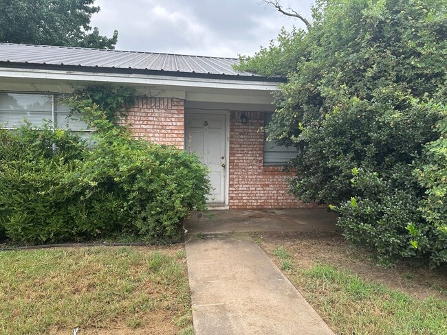 property at 308 N Inglewood Ave