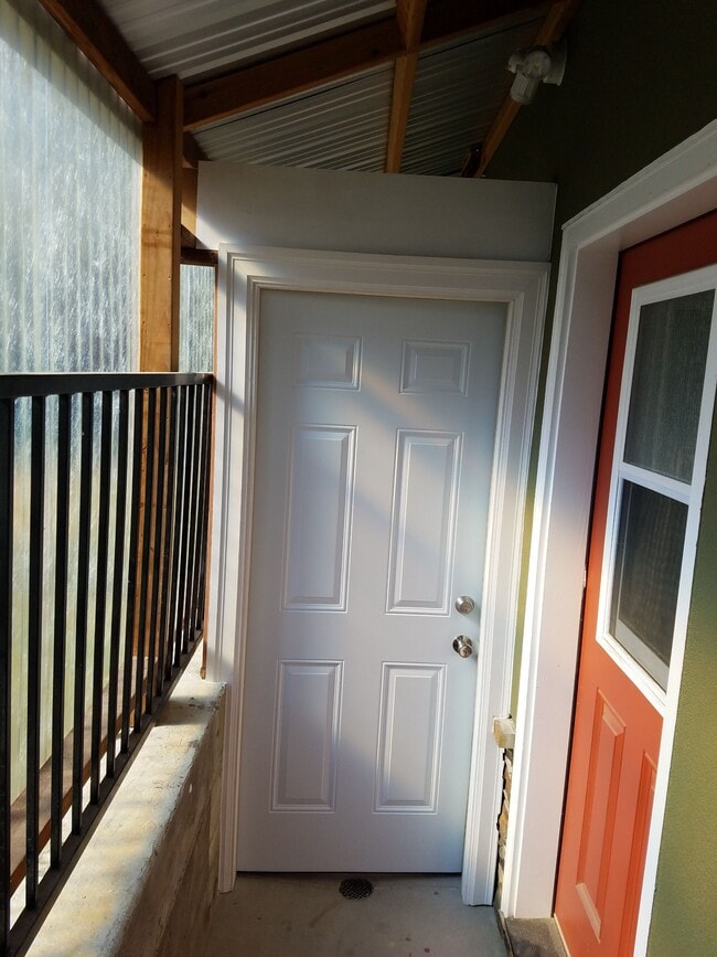 614 Grand Ave, Unit B in South San Francisco, CA - Building Photo - Building Photo