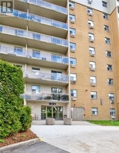 931 Wonderland Rd S in London, ON - Building Photo - Building Photo