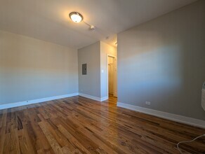 2907 N Mildred, Unit 2910-X2 in Chicago, IL - Building Photo - Building Photo