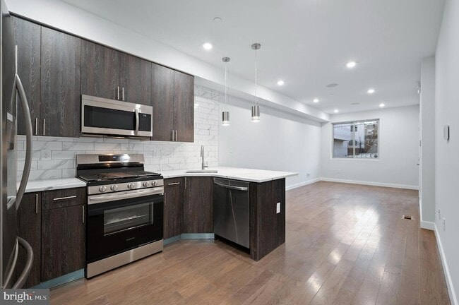 2249 N Franklin St in Philadelphia, PA - Building Photo - Building Photo