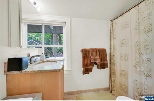 135 Ridge Ave in Park Ridge, NJ - Building Photo - Building Photo