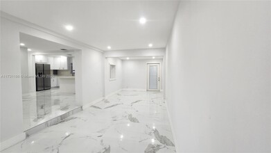 10330 SW 35th Terrace in Miami, FL - Building Photo - Building Photo