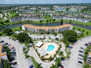 2044 Hythe A in Boca Raton, FL - Building Photo - Building Photo