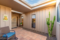 37300 N Tom Darlington Dr in Carefree, AZ - Foto de edificio - Building Photo