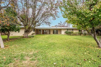 8309 Hall Rd in Lamont, CA - Building Photo - Building Photo