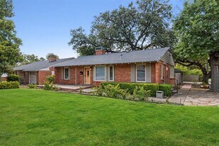 5102 W Mockingbird Ln in Dallas, TX - Building Photo