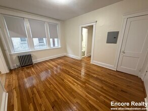 120 Brainerd Rd, Unit 109-2 in Allston, MA - Building Photo - Building Photo