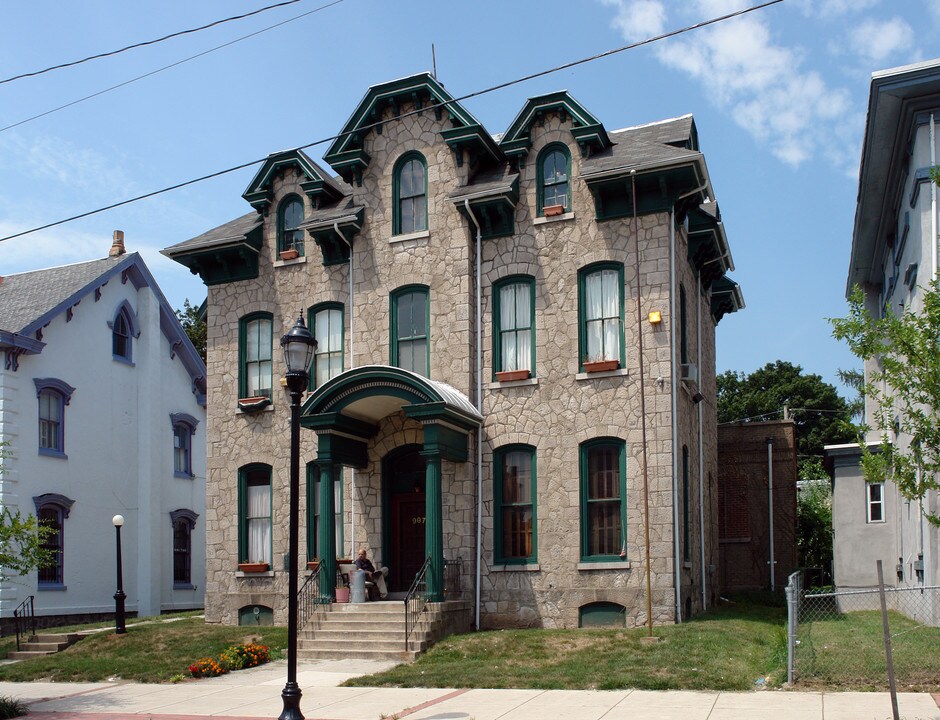 907 Dekalb St in Norristown, PA - Foto de edificio