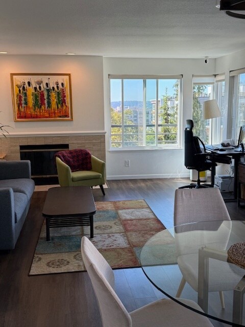 150 Valley St, Unit 150 Valley Street # 302 in Seattle, WA - Foto de edificio - Building Photo