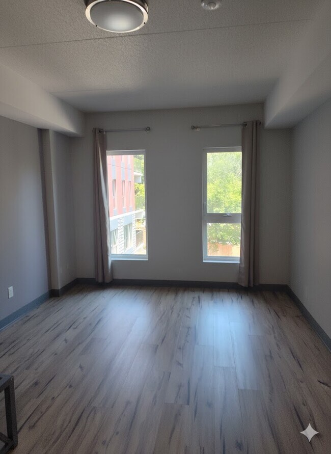 77-377 Leland St in Hamilton, ON - Building Photo - Building Photo