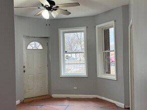 5323 S Damen Ave in Chicago, IL - Building Photo - Building Photo