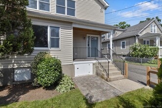 257 Seaside Ave in Stamford, CT - Building Photo - Building Photo