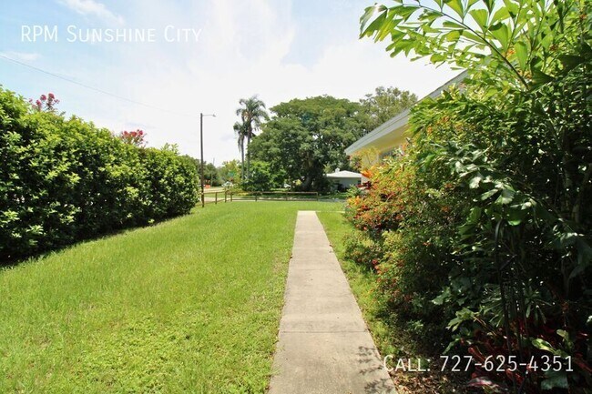 1602 S Lady Mary Dr in Clearwater, FL - Building Photo - Building Photo