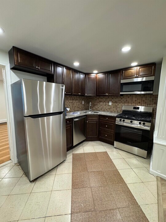 3 Milton Ave in Jersey City, NJ - Building Photo