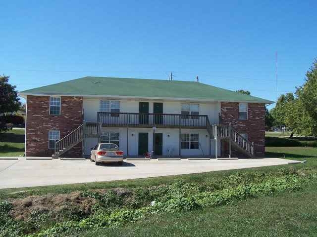 128 Hayes Rd in Holts Summit, MO - Foto de edificio