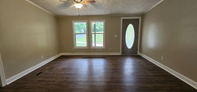 651 E Sanders Rd in Shelby, NC - Building Photo - Building Photo
