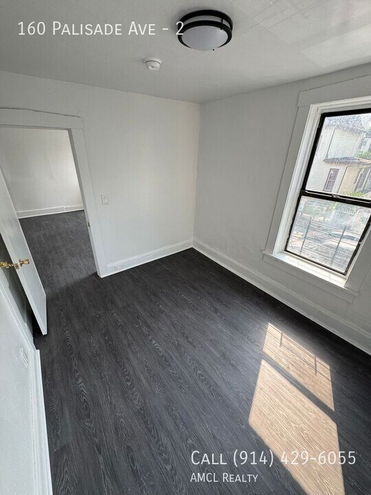 160 Palisade Ave in Yonkers, NY - Building Photo